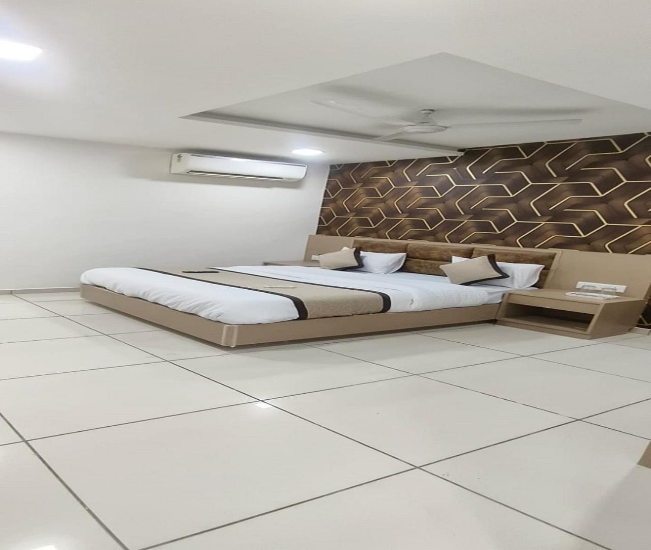 Hotel Nest View Amhedabad Dış mekan fotoğraf