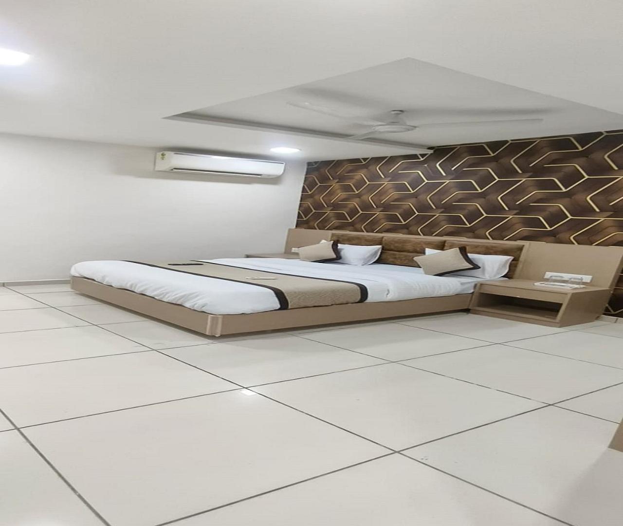 Hotel Nest View Amhedabad Dış mekan fotoğraf