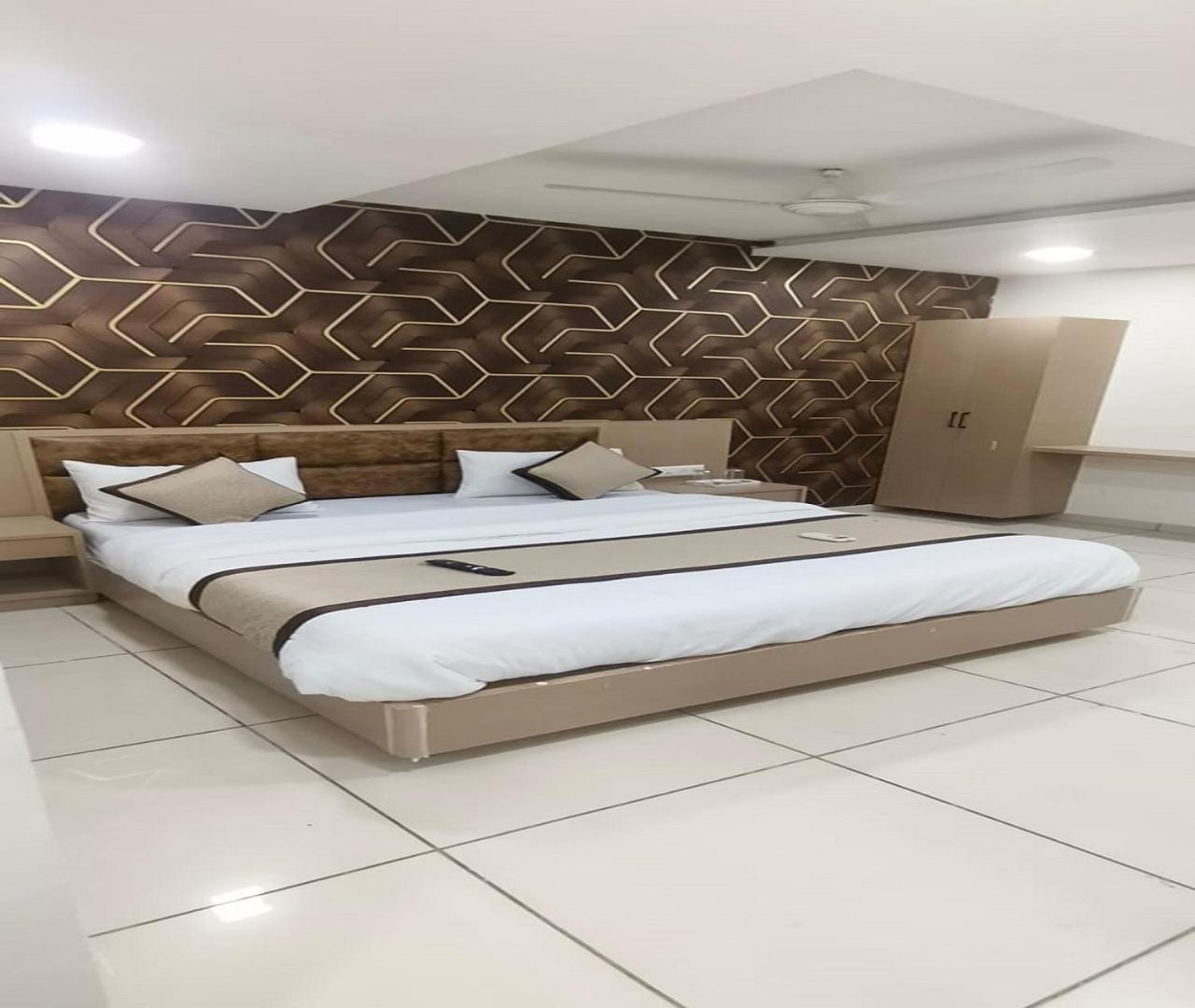 Hotel Nest View Amhedabad Dış mekan fotoğraf