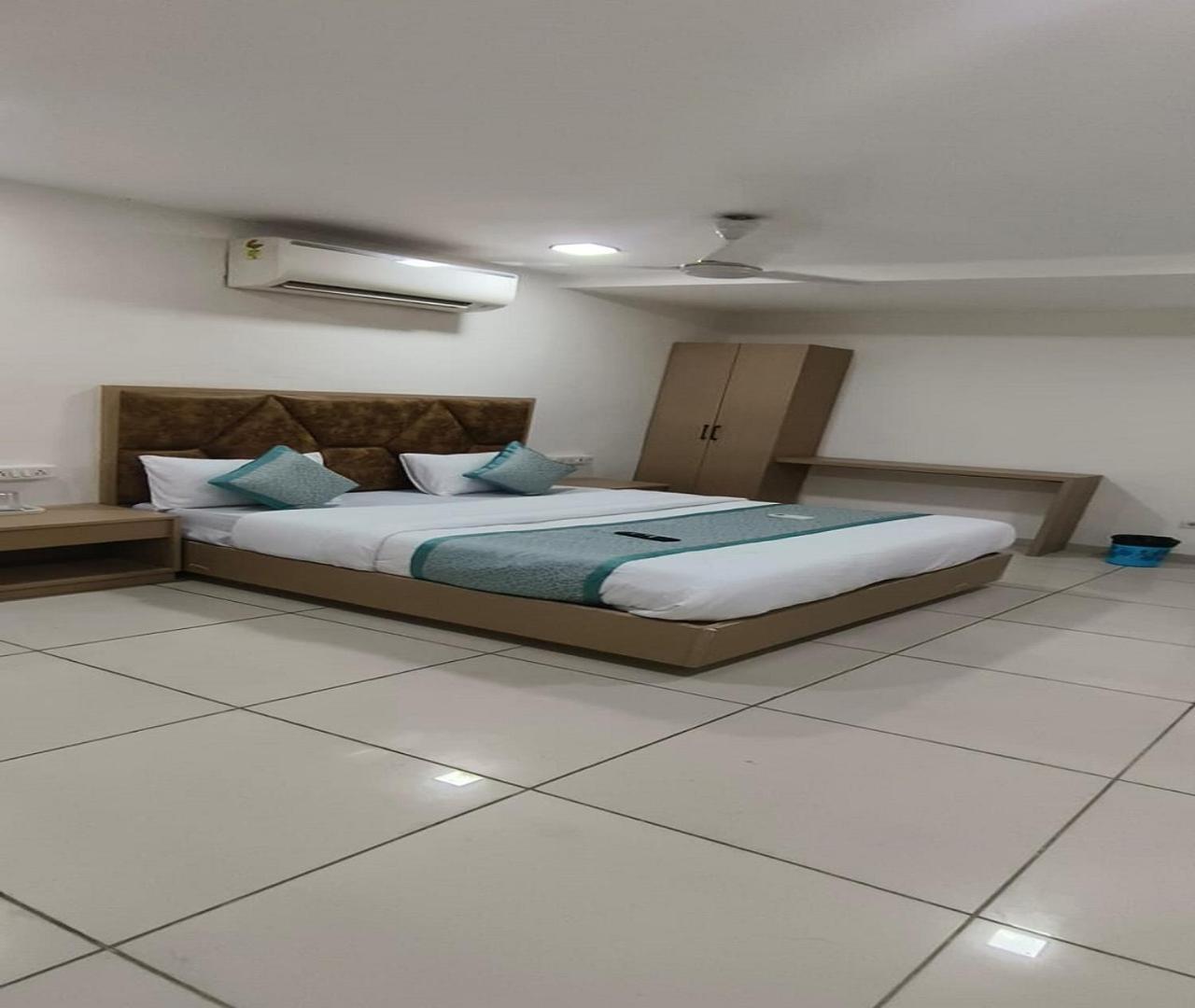 Hotel Nest View Amhedabad Dış mekan fotoğraf
