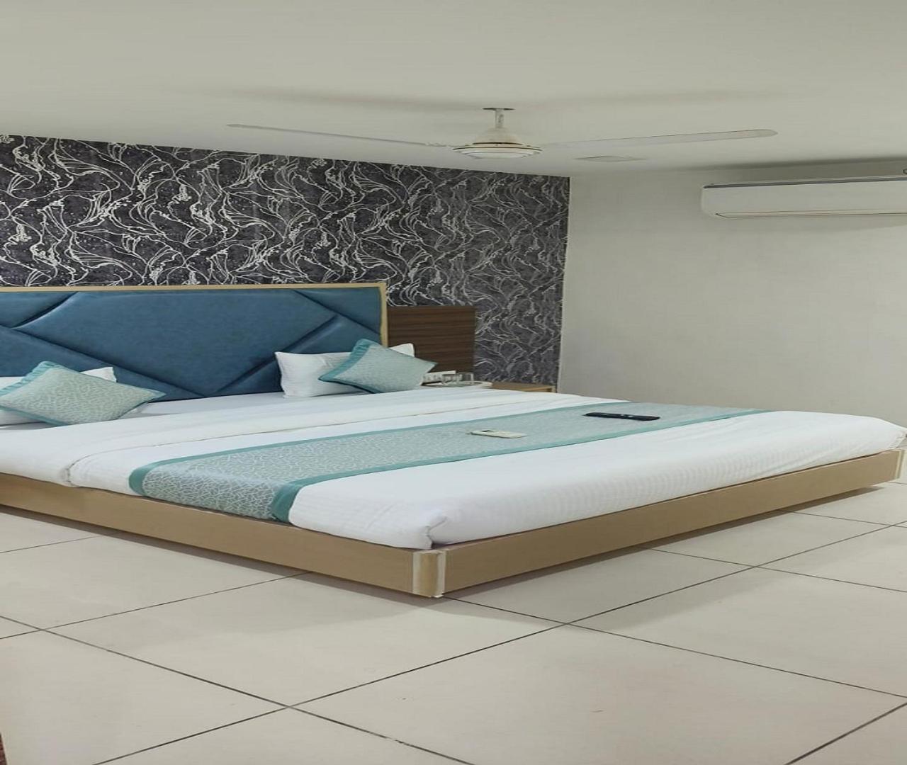 Hotel Nest View Amhedabad Dış mekan fotoğraf