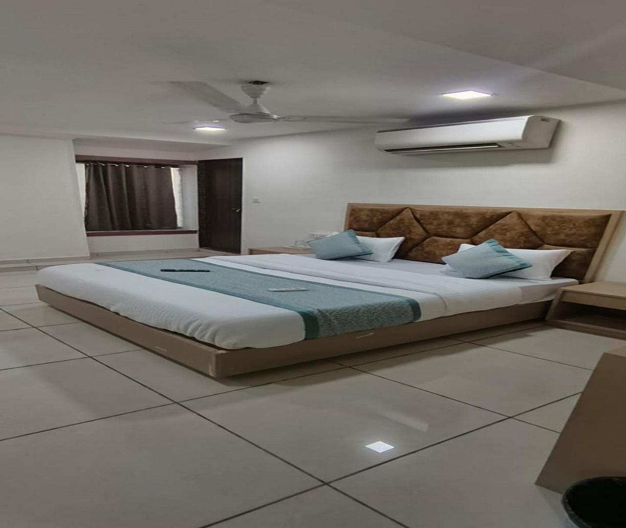 Hotel Nest View Amhedabad Dış mekan fotoğraf